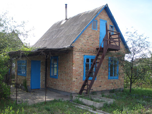 Продаю кирпичную дачу недалеко от Киева